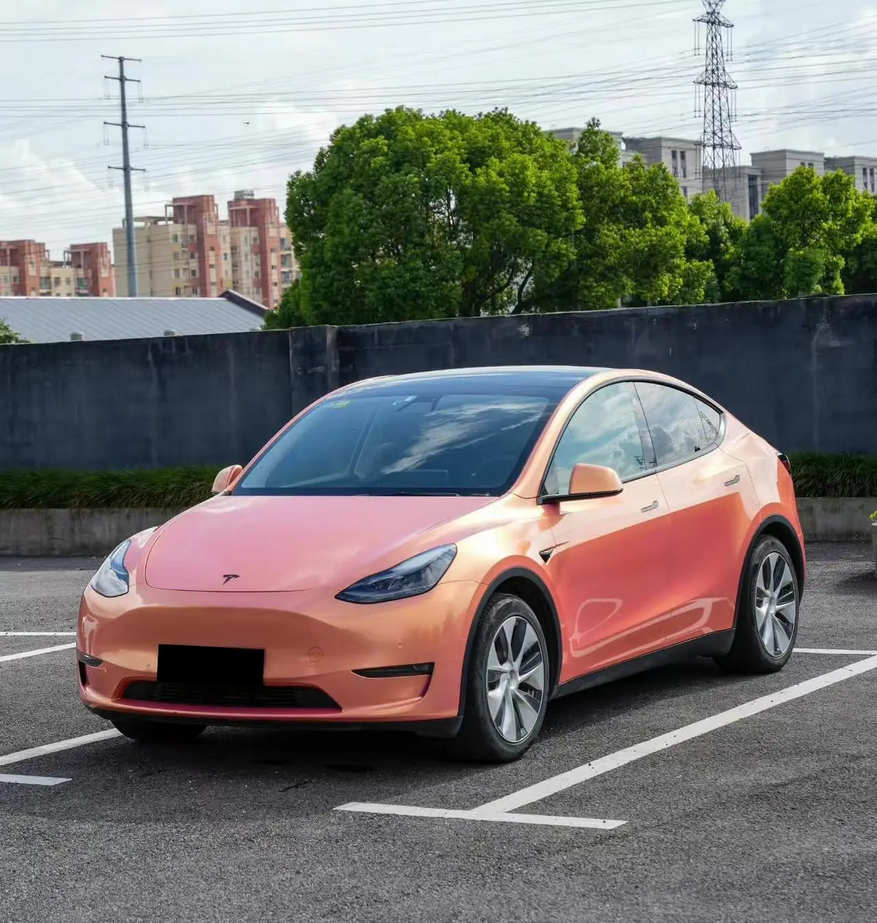 Panoramic front-left view of Tesla Model Y in Neon Gold Pink color shift film - Kaleido