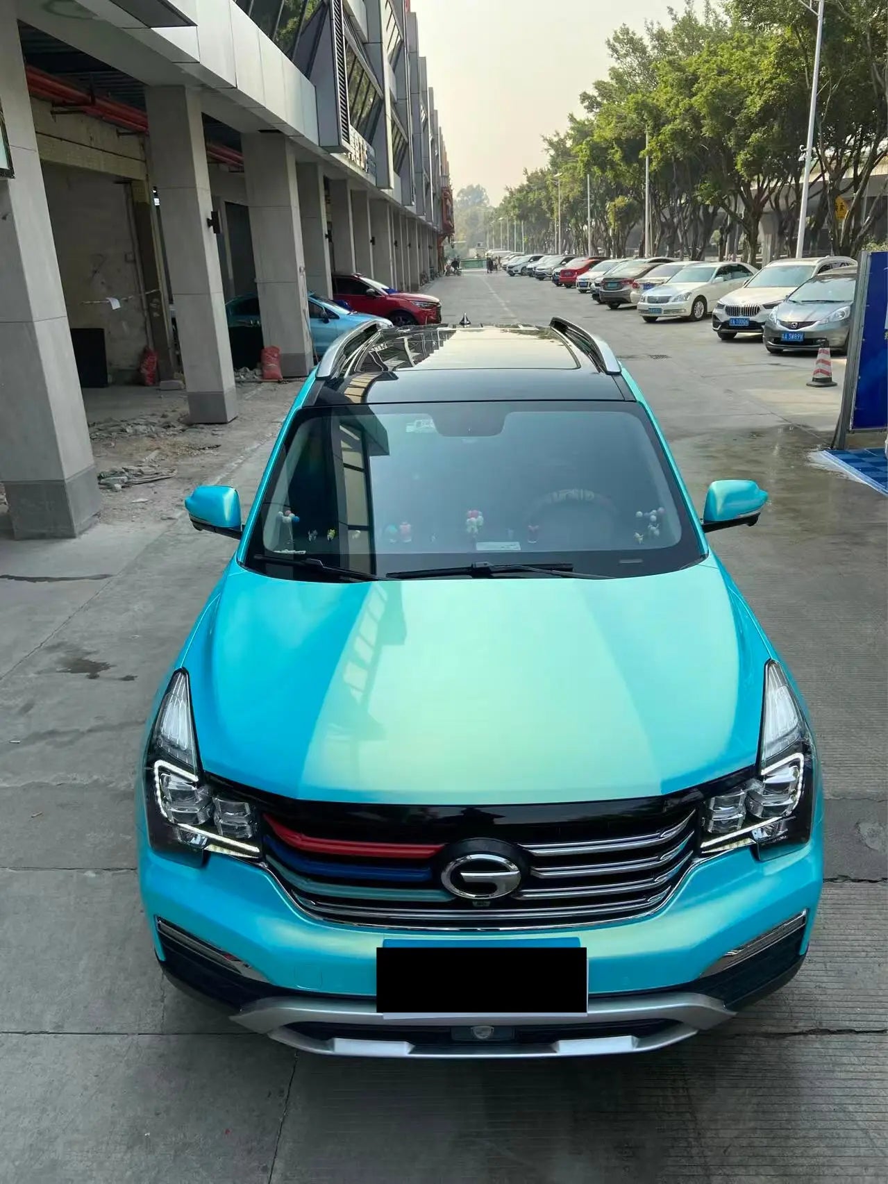 GAC Motor GS8 SUV in Neon Ice Blue Color Shift - front panoramic view showcasing bold grille design - Kaleido