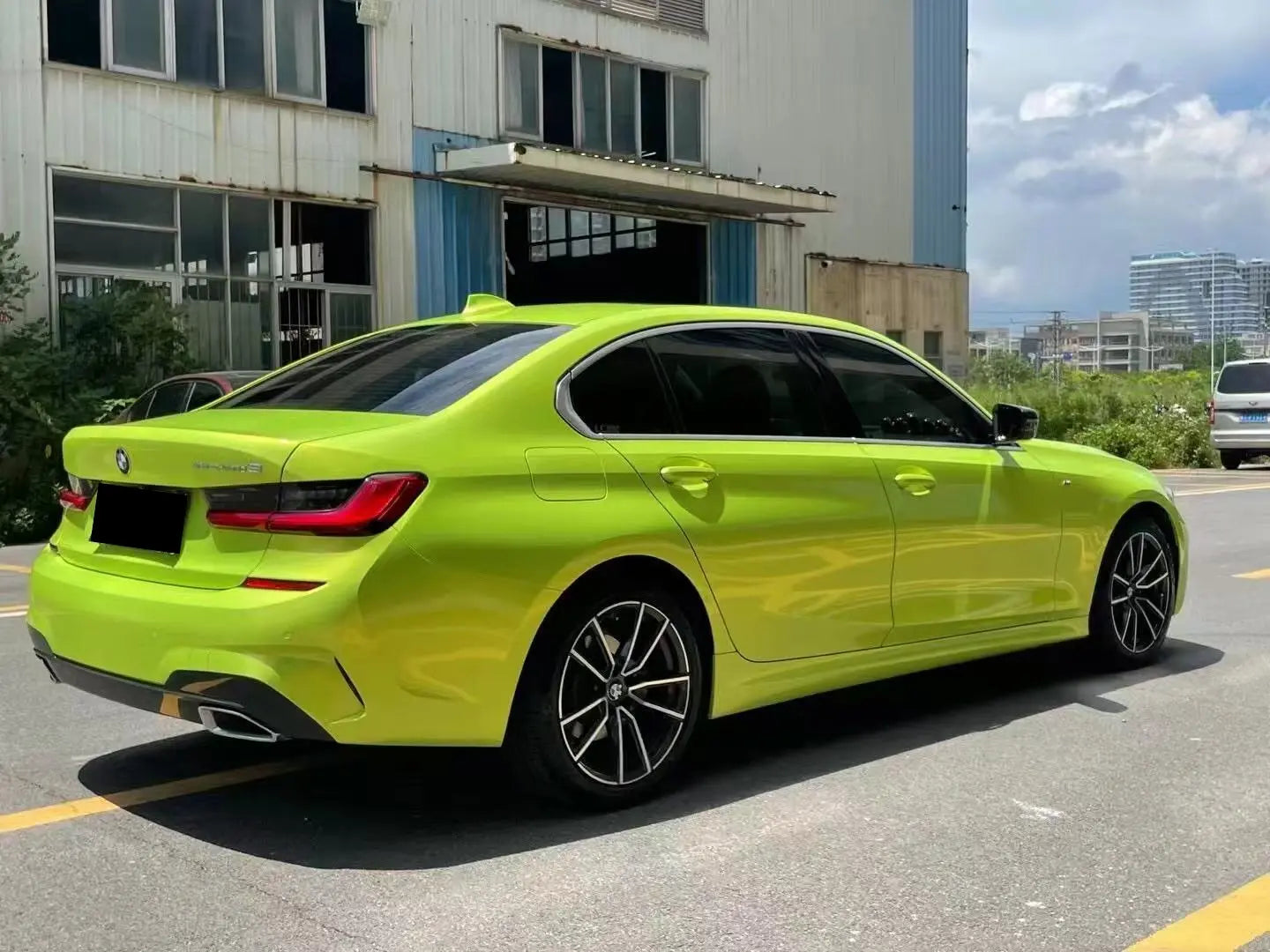 BMW 5 Series in Neon Yellow Color Shift - rear-right panoramic view - Kaleido