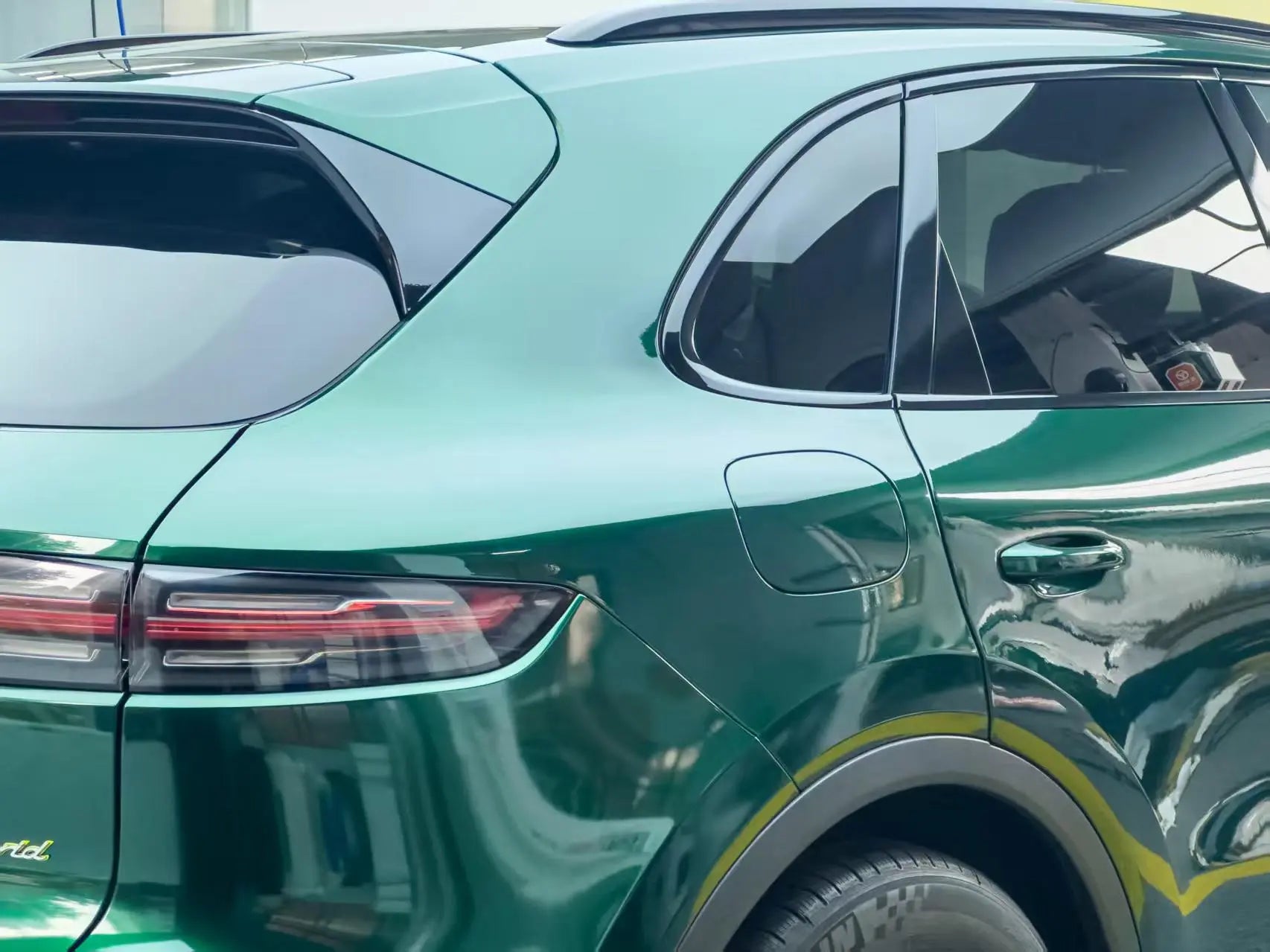 Detail of Gloss Metallic Agate Green vinyl on Porsche Cayenne right rear quarter panel - Kaleido