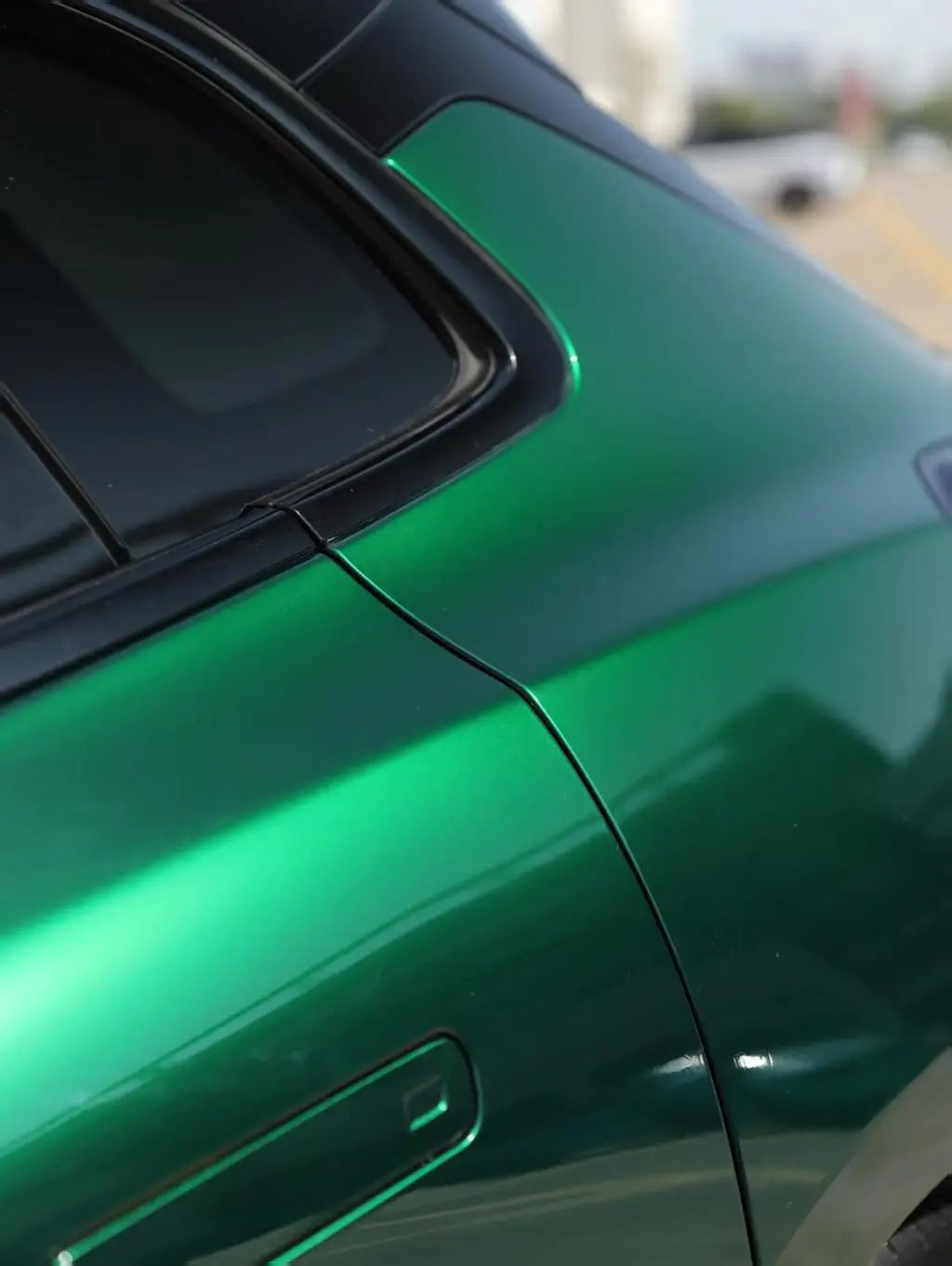 Detailed shot of Gloss Metallic Agate Green vinyl on Zeekr 001 left rear door - Kaleido