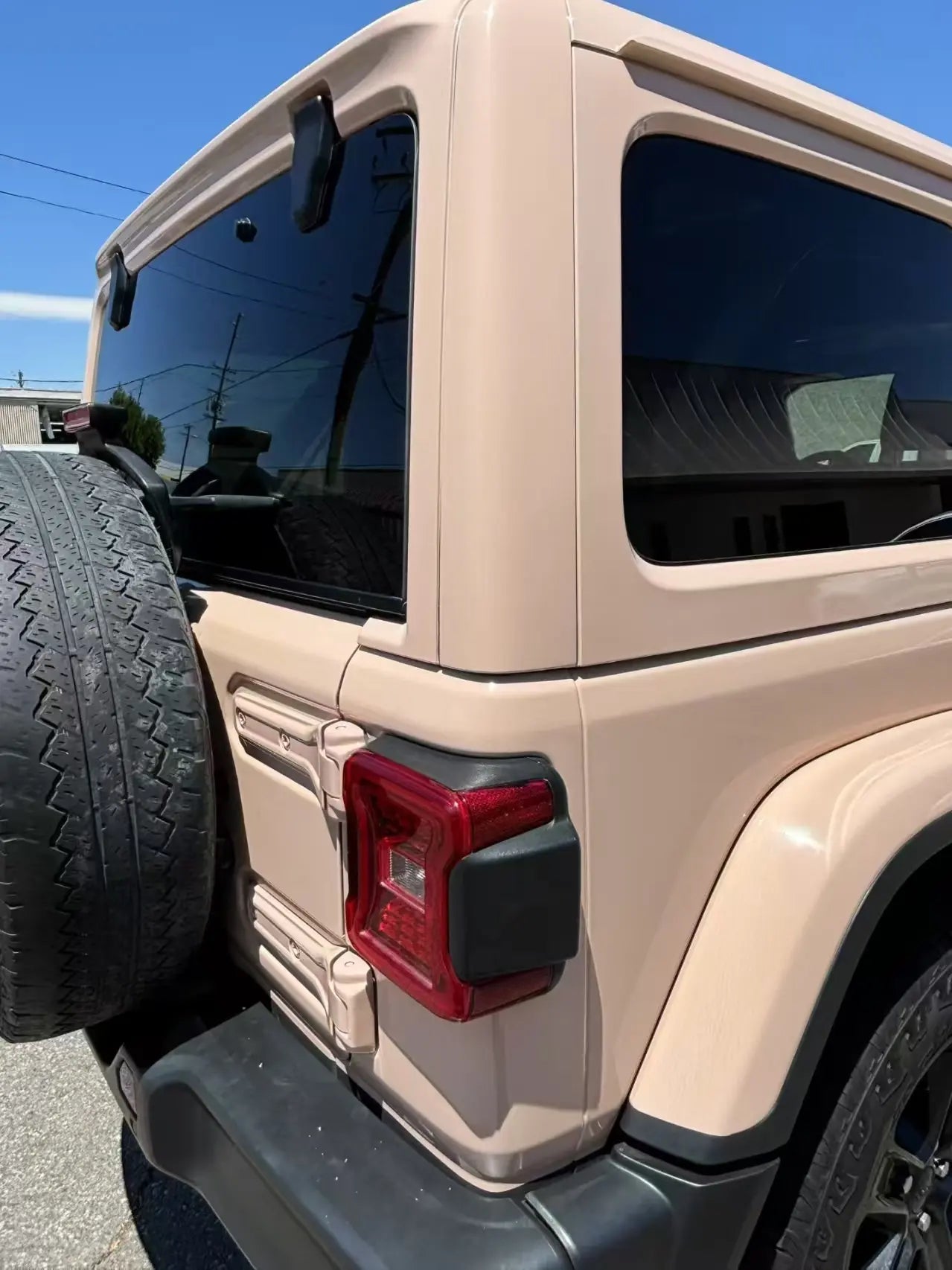 Gloss Milktea vinyl wrap on Jeep Wrangler rear-right - warm beige high-gloss finish - Kaleido