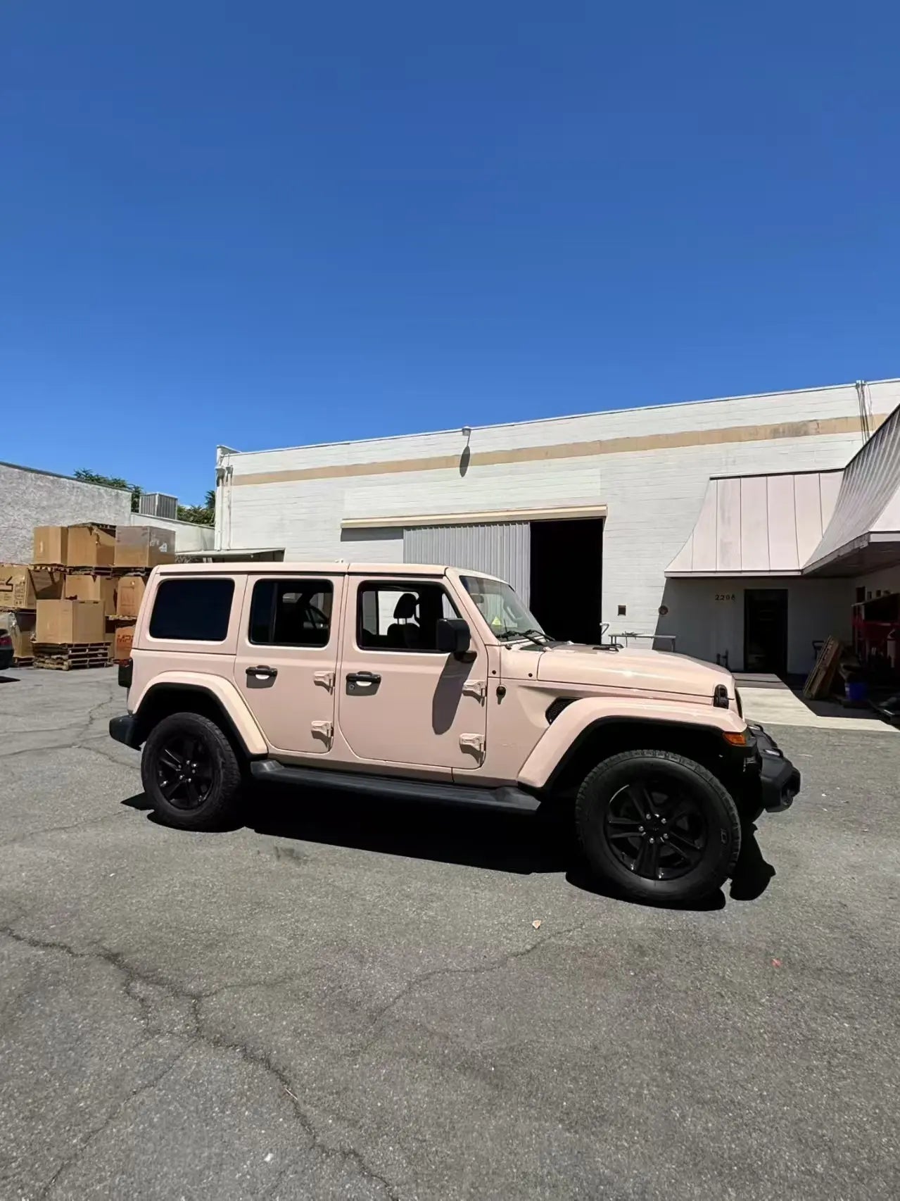 Gloss Milktea wrapped Jeep Wrangler - right side view with high-gloss finish - Kaleido