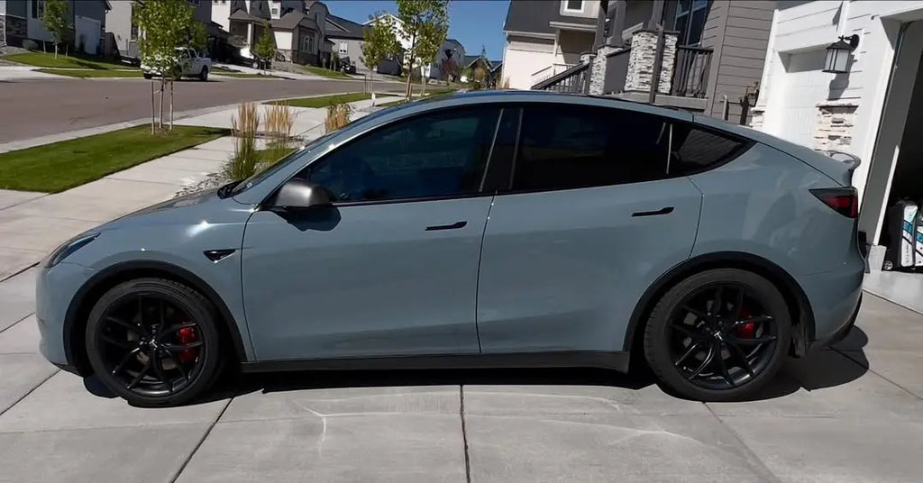 Left side profile of a Tesla Model Y in Gloss RS Nardo Grey Deep - Kaleido