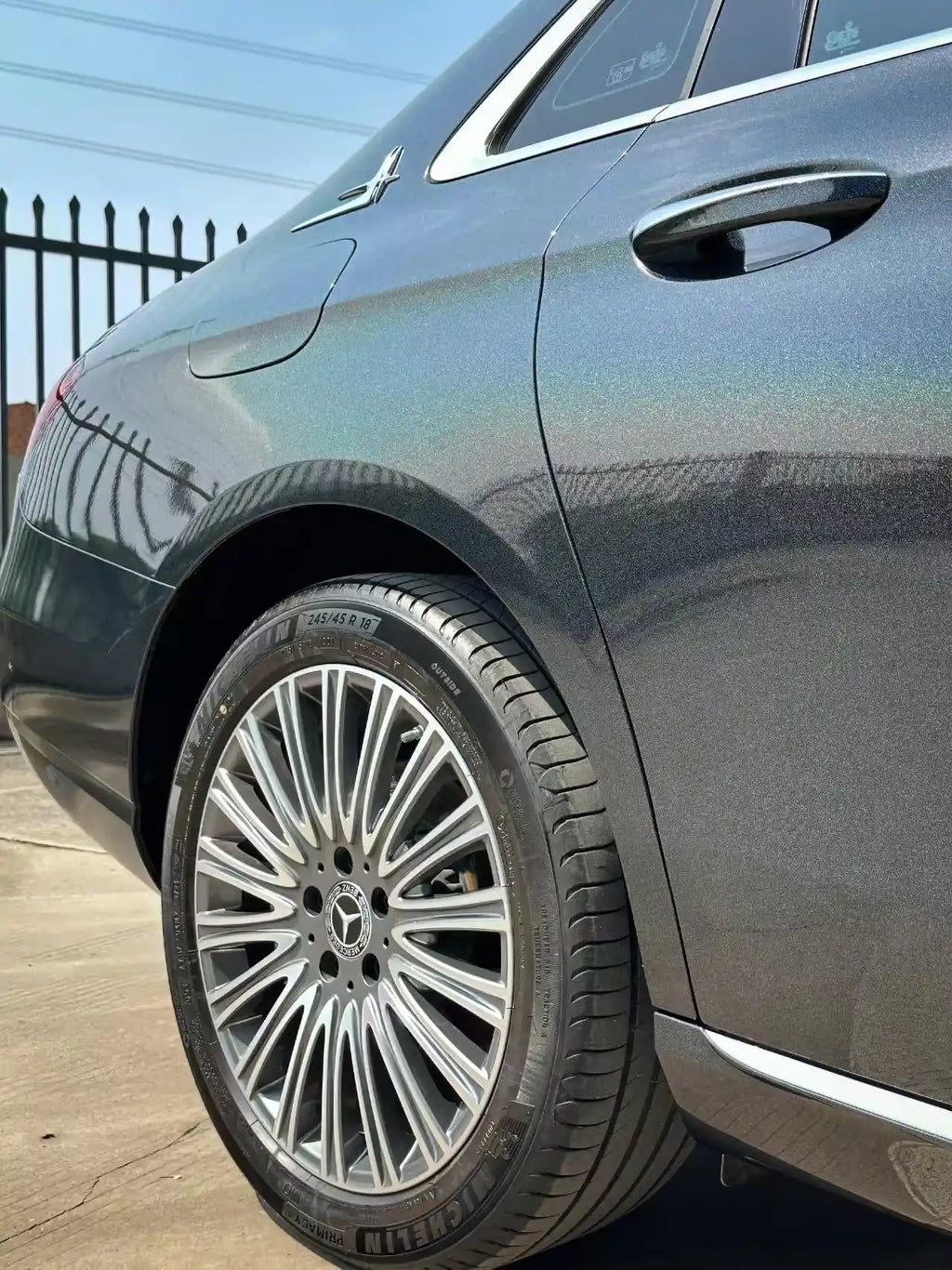 Laser Gloss Black wrap on Mercedes-Benz E-Class rear fender - color shift detail - Kaleido