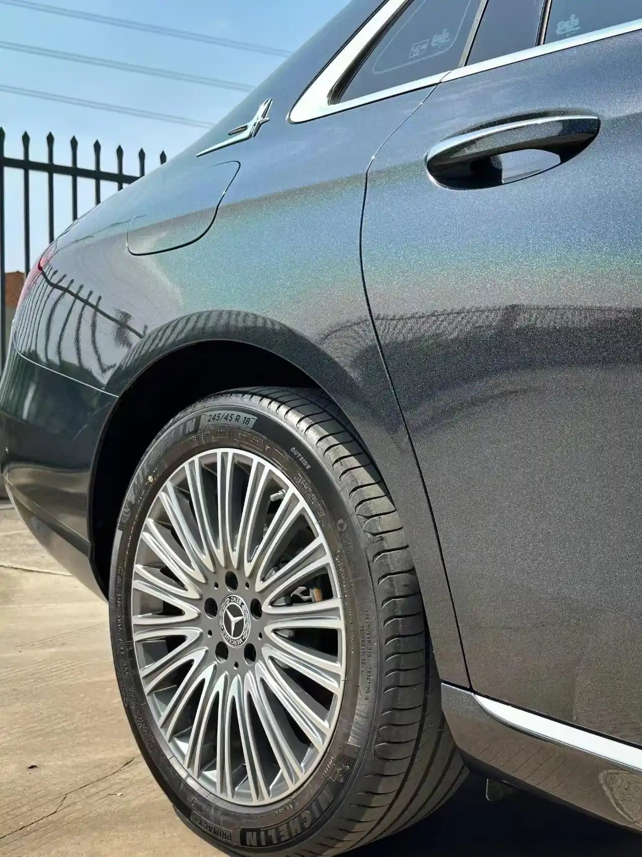 Laser Gloss Black wrap on Mercedes-Benz E-Class rear fender - color shift detail - Kaleido