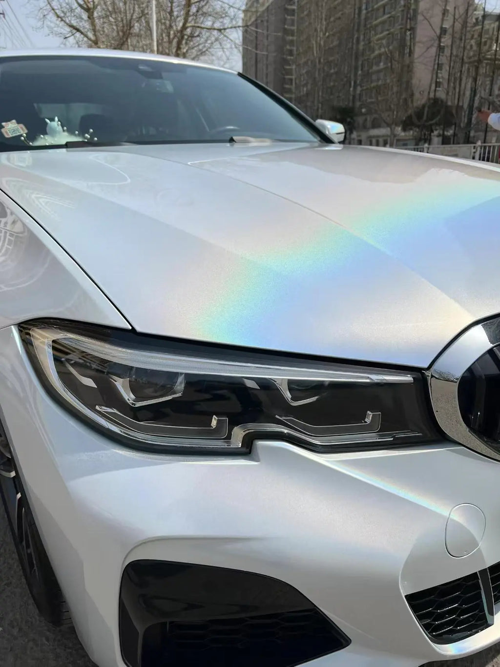 BMW 3 Series in Laser Gloss Prismatic White vinyl - front-right corner view - Kaleido