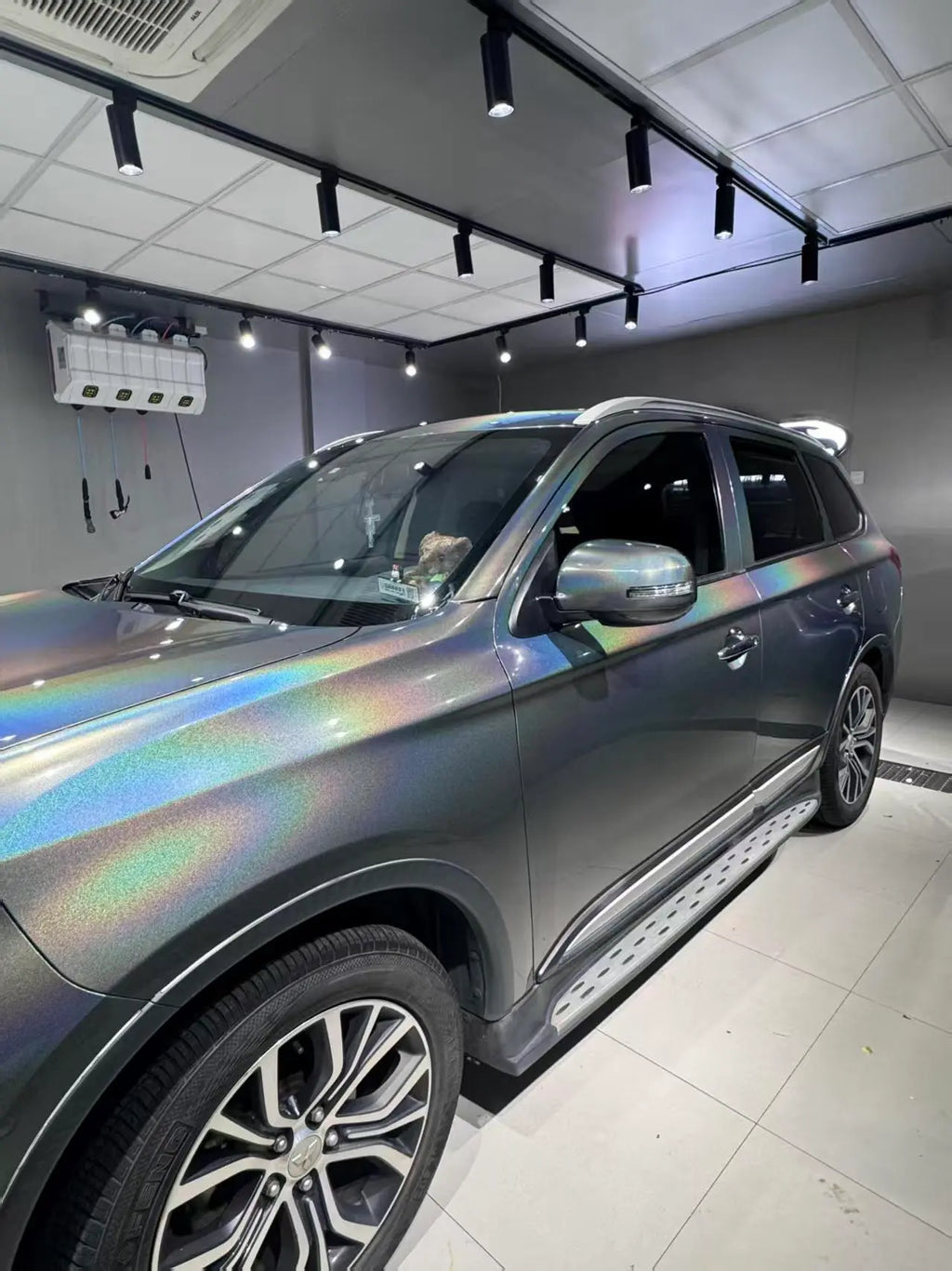 Close-up front-left view of a Roewe RX8 in Laser Holographic Gray vinyl wrap - Kaleido