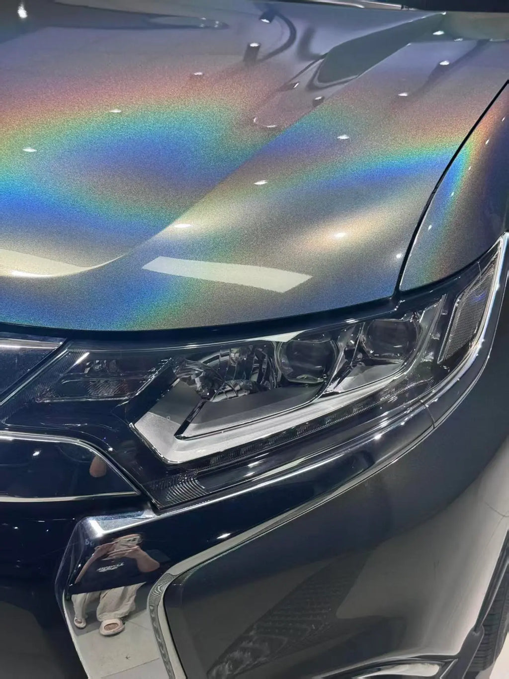 Front-left detail shot of Laser Holographic Gray film on Roewe RX8 - Kaleido