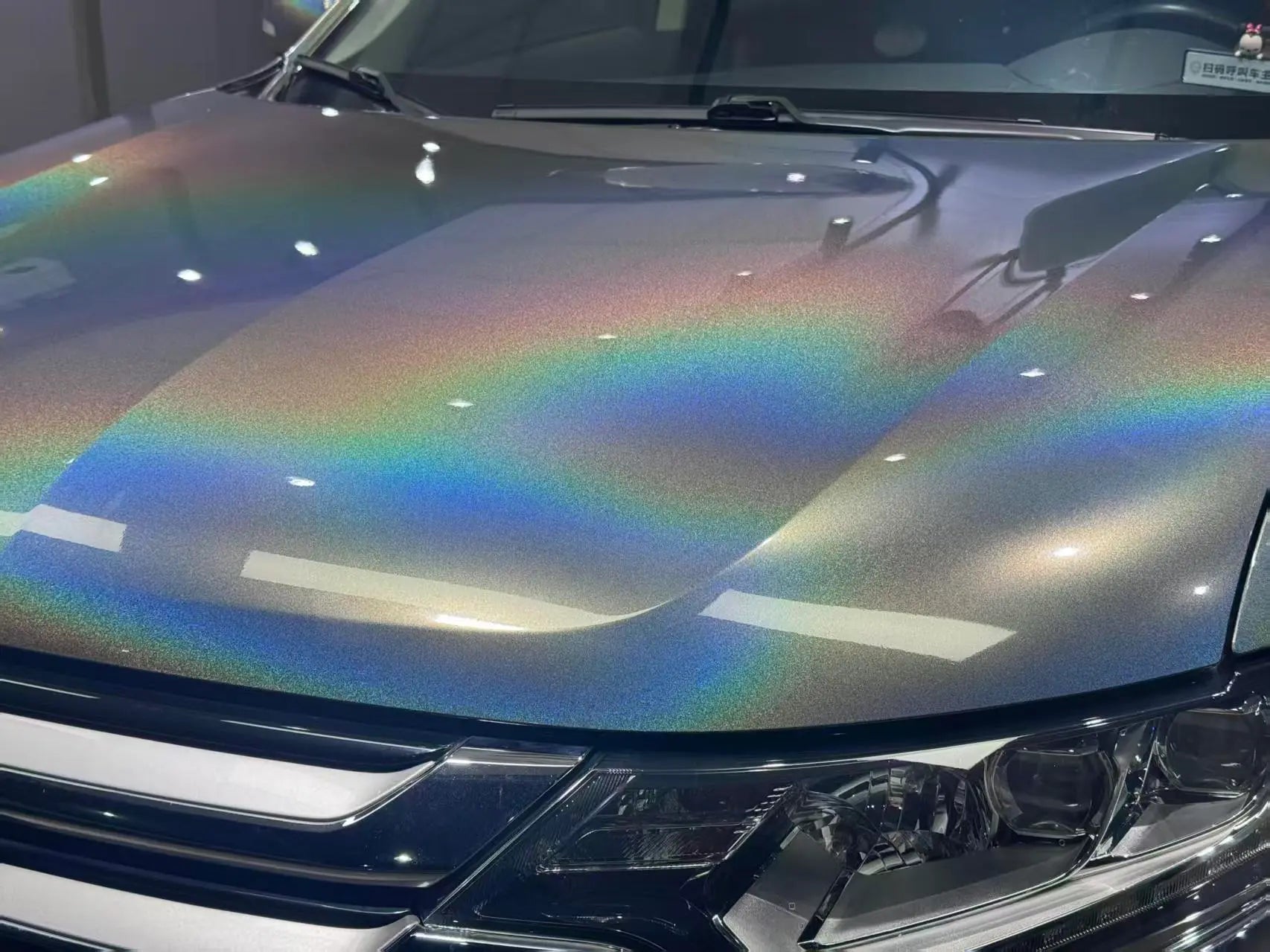 Close-up of Laser Holographic Gray vinyl on Roewe RX8 hood - holographic rainbow flakes - Kaleido