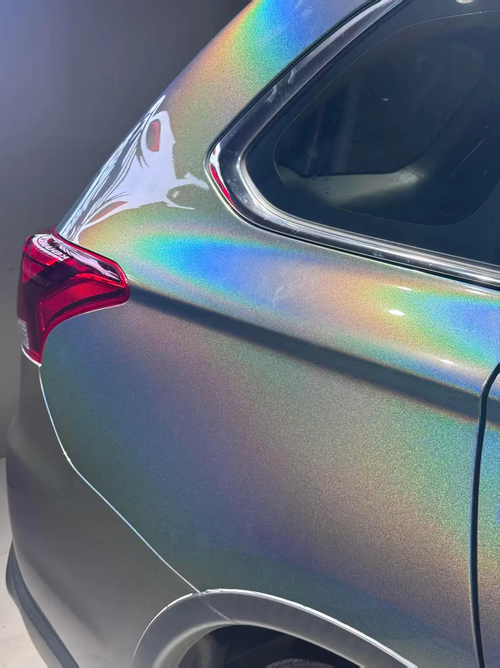 Detailed shot of Laser Holographic Gray wrap on Roewe RX8 rear fender - Kaleido