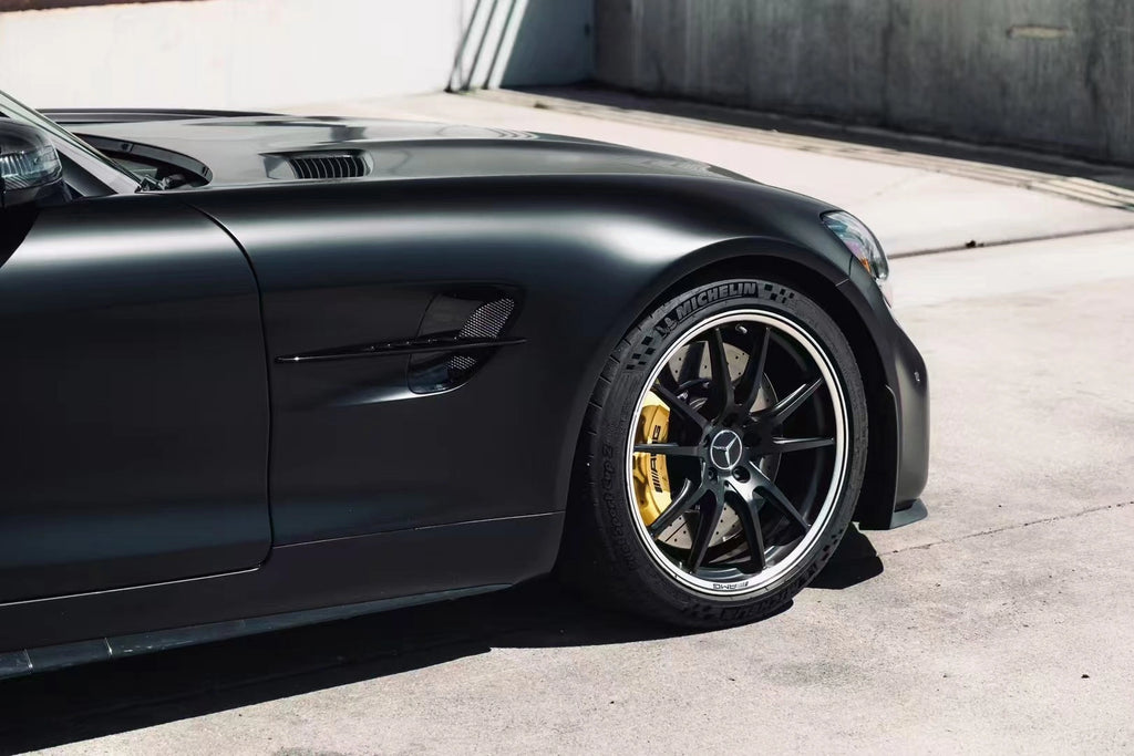 Silky Noir matte finish on Mercedes-AMG GT R right front fender - smooth silk texture - Kaleido