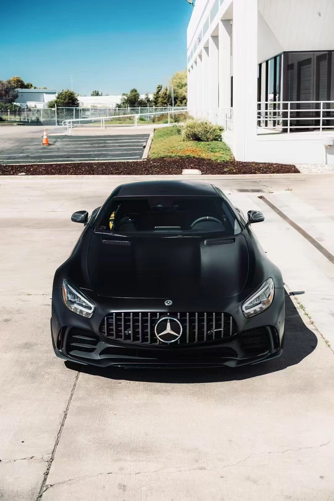 Front view of Mercedes-AMG GT R in Silky Noir matte vinyl - highlighting Panamericana grille - Kaleido