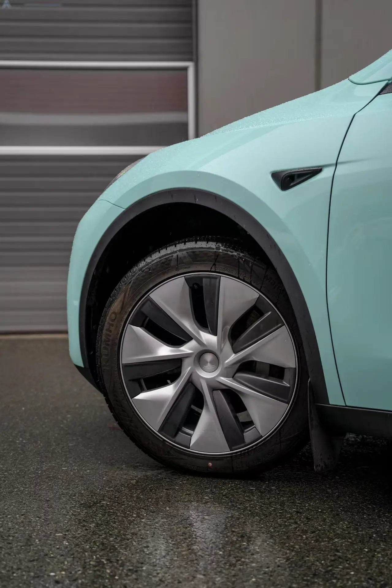 Front-left fender detail of a Tesla Model Y in Rolls-Royce Sagano Green wrap - Kaleido